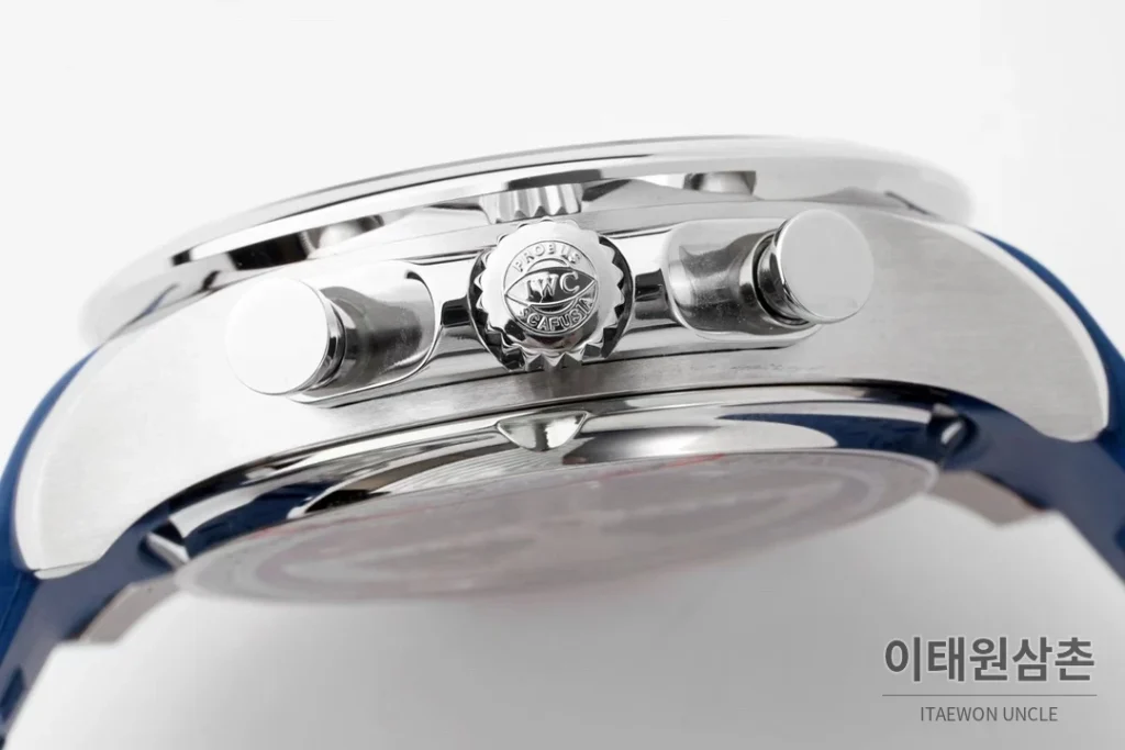 IWC 포르투기저 크로노그래프 오토매틱 45mm 네이비 다이얼 블루 러버 스트랩