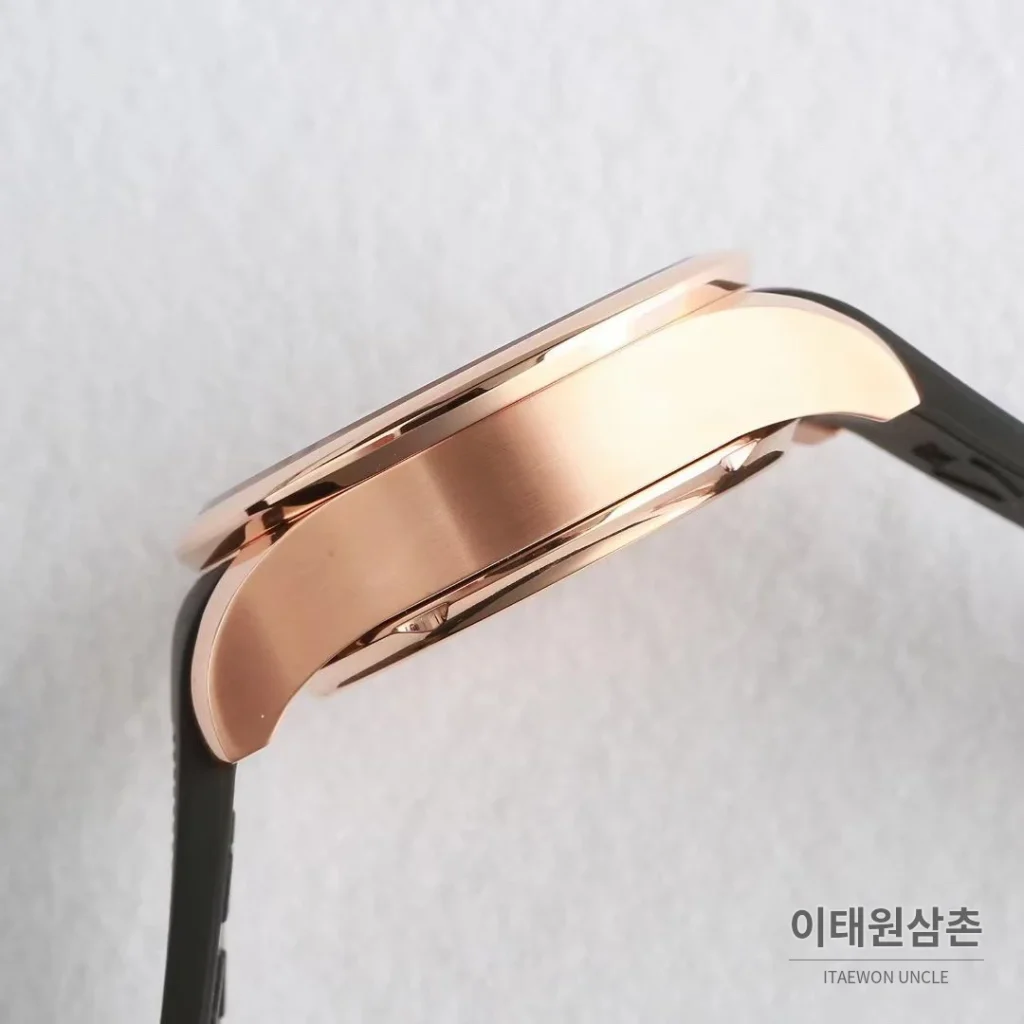 IWC 포르투기저 크로노그래프 오토매틱 45mm 블랙 다이얼 블랙 러버 스트랩 로즈골드 베젤