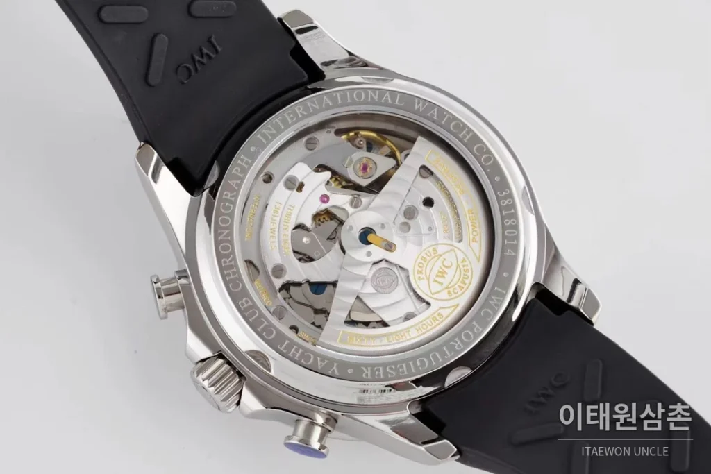 IWC 포르투기저 크로노그래프 오토매틱 45mm 화이트 다이얼 블랙 러버 스트랩