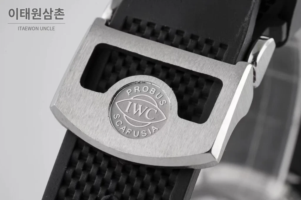 IWC 포르투기저 크로노그래프 오토매틱 45mm 화이트 다이얼 블랙 러버 스트랩