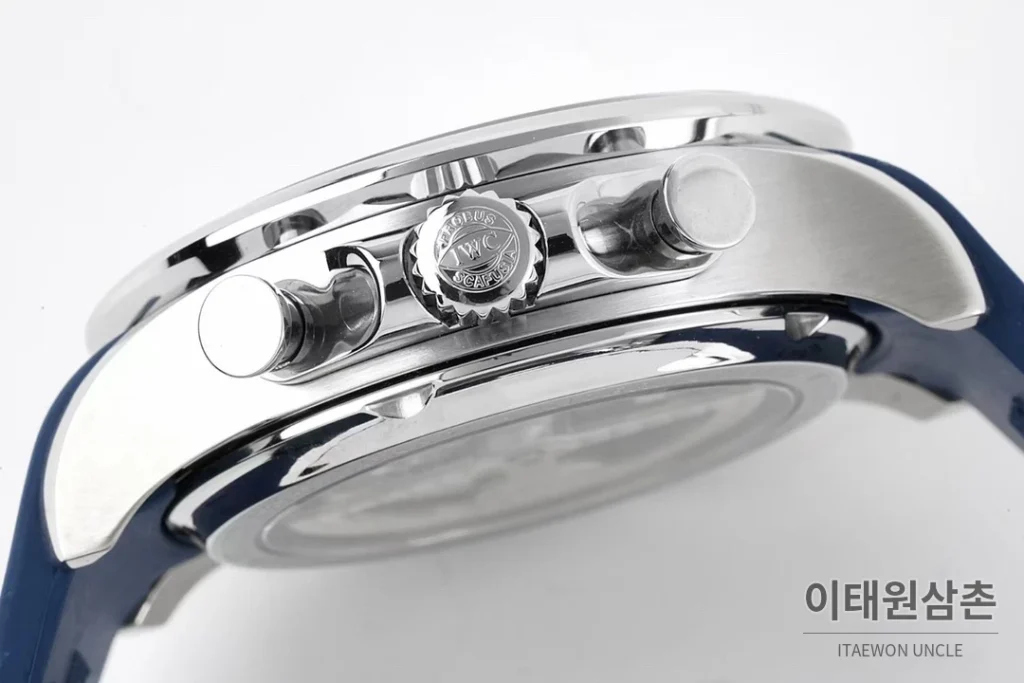 IWC 포르투기저 크로노그래프 오토매틱 45mm 네이비 다이얼 블루 러버 스트랩 (2)