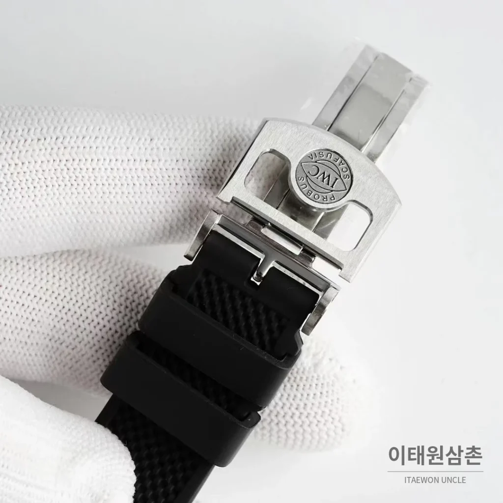 IWC 포르투기저 크로노그래프 오토매틱 45mm 블랙 다이얼 블랙 러버 스트랩