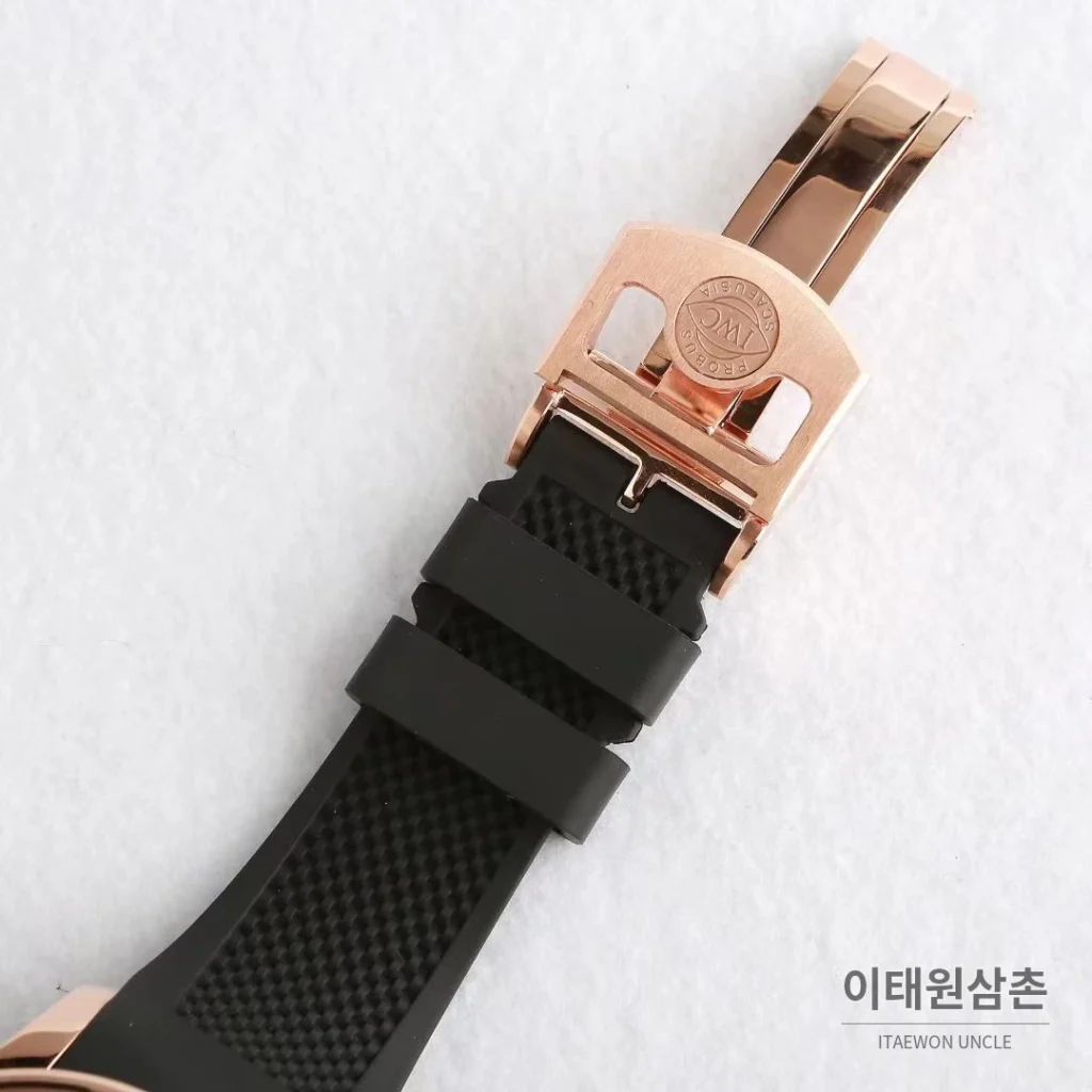 IWC 포르투기저 크로노그래프 오토매틱 45mm 블랙 다이얼 블랙 러버 스트랩 로즈골드 베젤