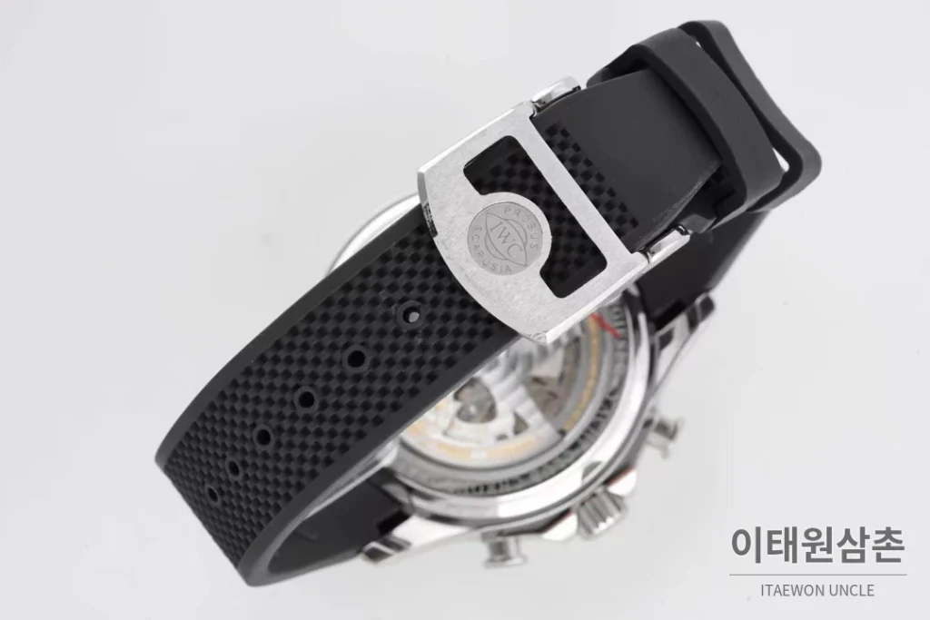 IWC 포르투기저 크로노그래프 오토매틱 45mm 화이트 다이얼 블랙 러버 스트랩