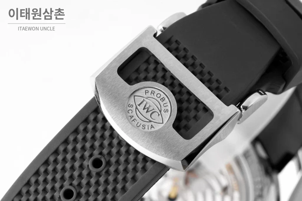 IWC 포르투기저 크로노그래프 오토매틱 45mm 화이트 다이얼 블랙 러버 스트랩 (2)