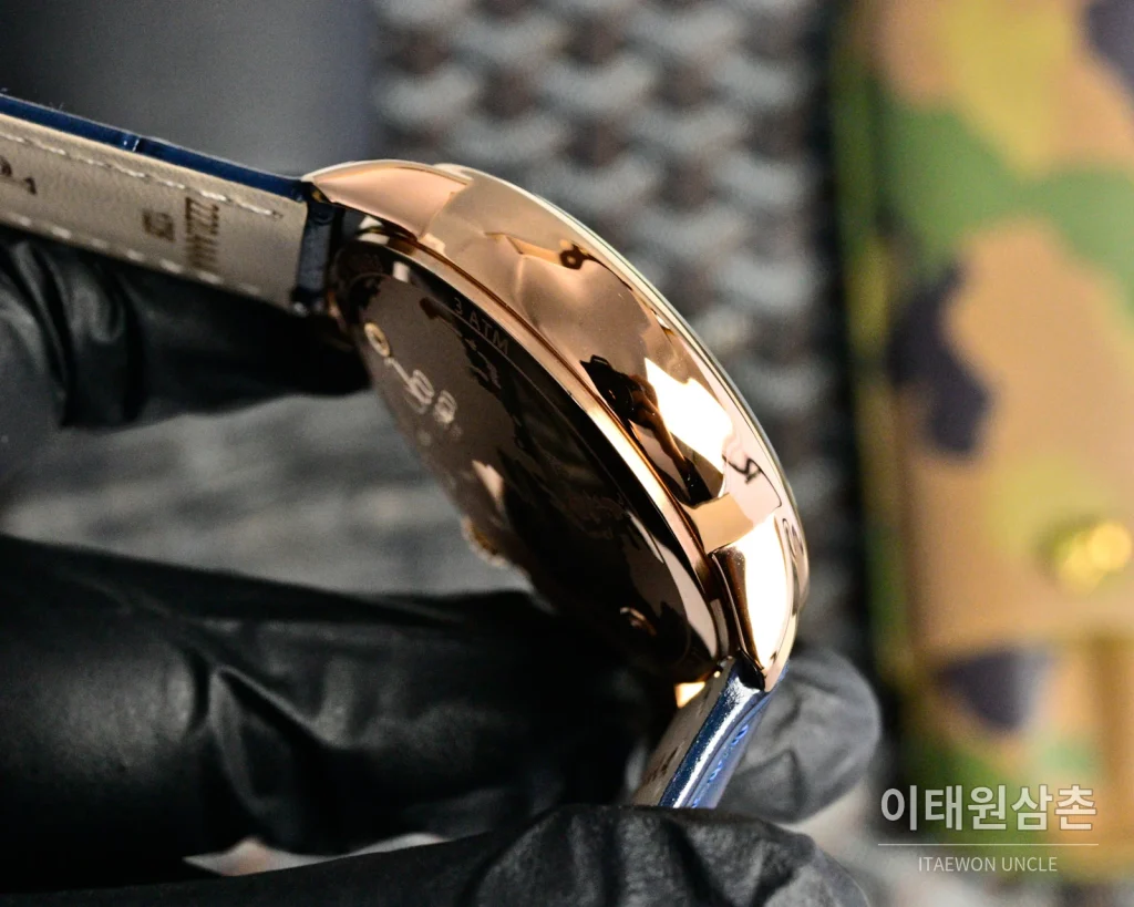 제이콥앤코 쿼츠 42mm 블루 다이얼