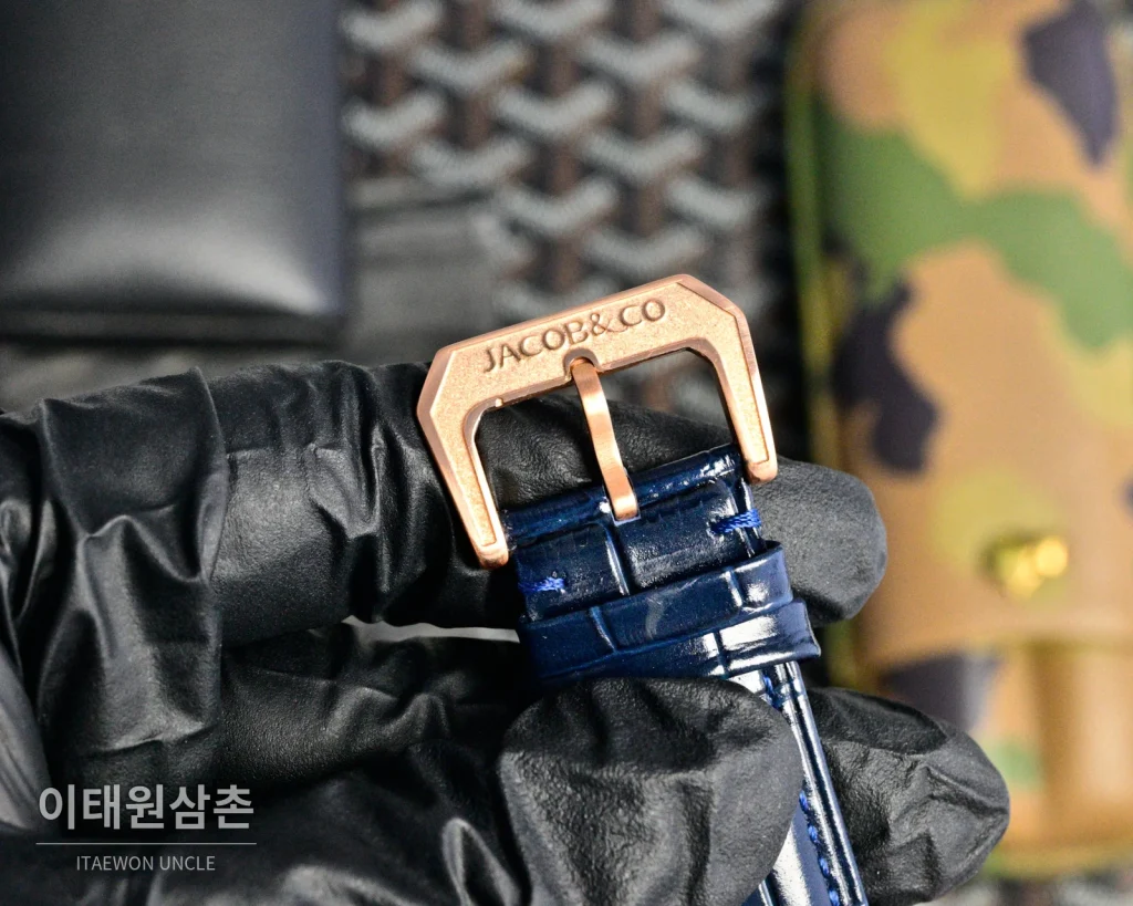 제이콥앤코 쿼츠 42mm 블루 다이얼