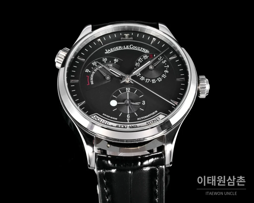 예거르쿨트르 마스터 지오그래픽 스틸 듀얼타임 오토매틱 42mm Q1428421 그레이 다이얼 블랙 가죽 스트랩