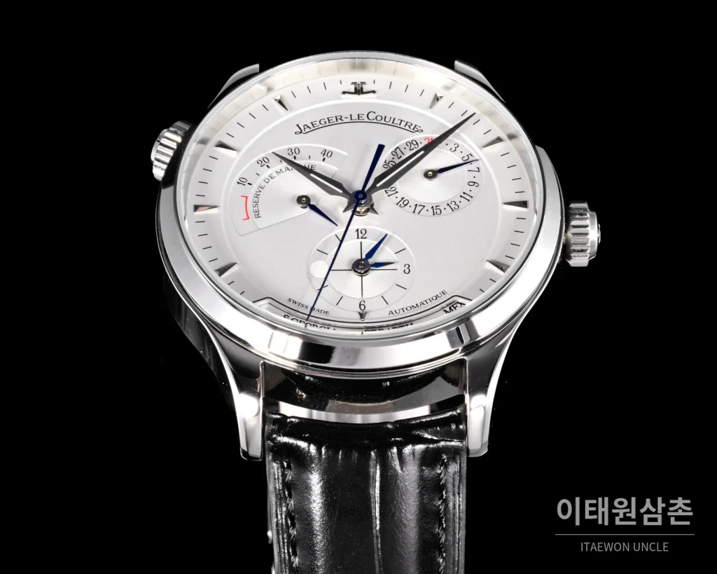 예거르쿨트르 마스터 지오그래픽 스틸 듀얼타임 오토매틱 42mm Q1428421 화이트 다이얼 블랙 가죽 스트랩 (2)