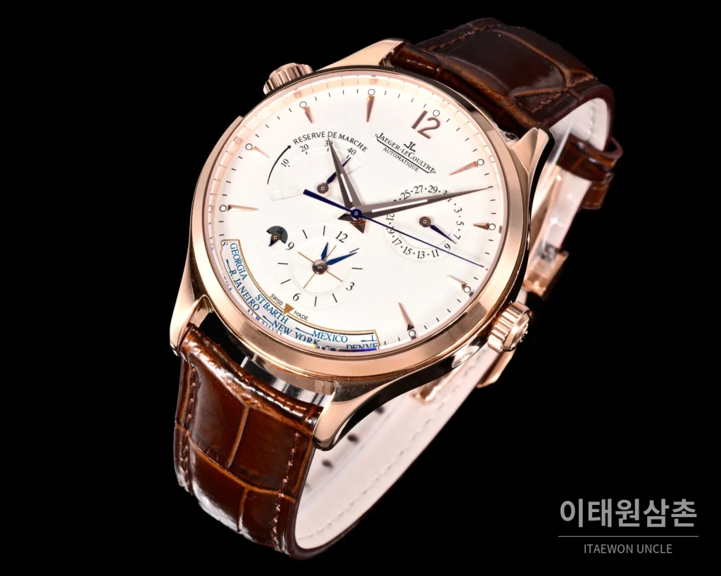 예거르쿨트르 마스터 지오그래픽 스틸 듀얼타임 오토매틱 42mm Q1428421 화이트 다이얼 브라운 가죽 스트랩