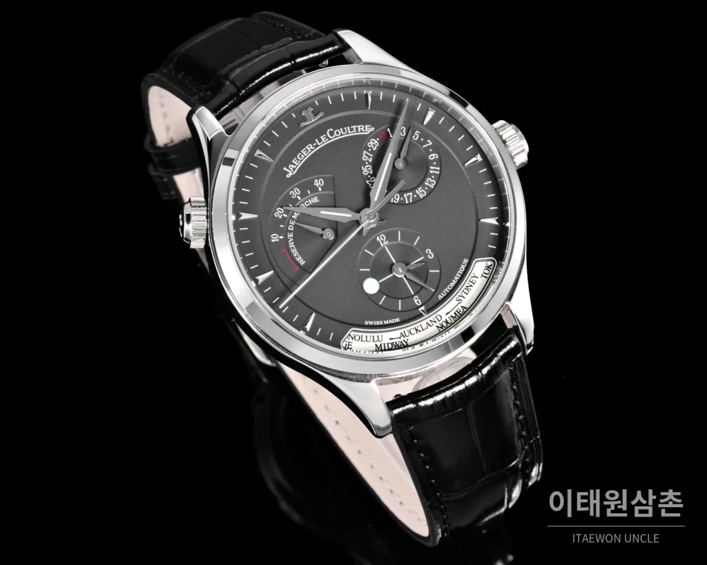 예거르쿨트르 마스터 지오그래픽 스틸 듀얼타임 오토매틱 42mm Q1428421 그레이 다이얼 블랙 가죽 스트랩