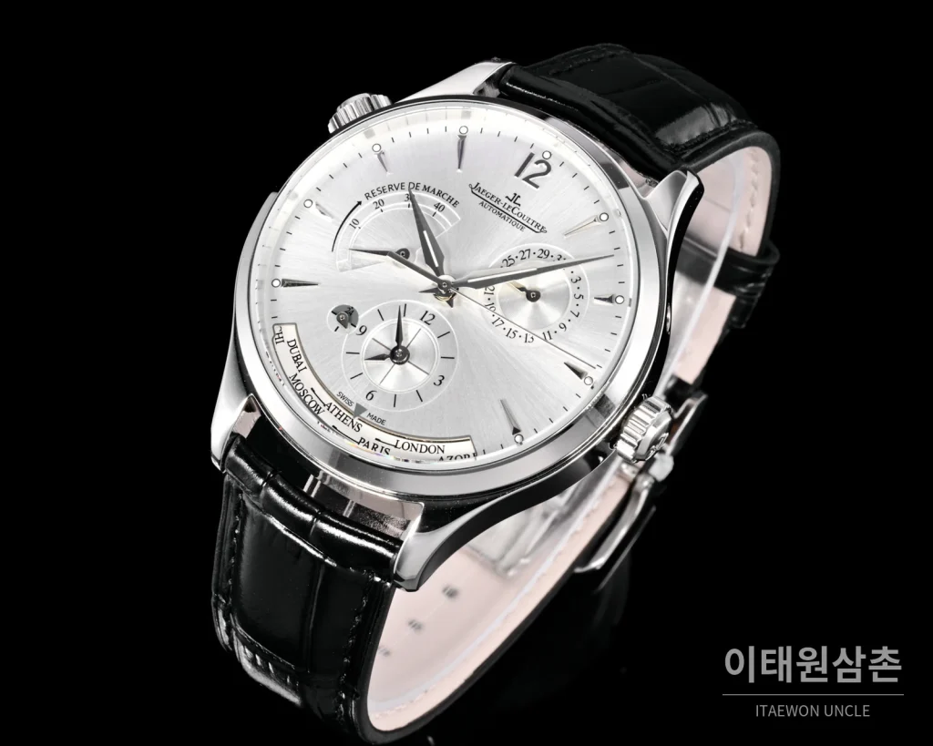 예거르쿨트르 마스터 지오그래픽 스틸 듀얼타임 오토매틱 42mm Q1428421 실버 다이얼 블랙 가죽 스트랩