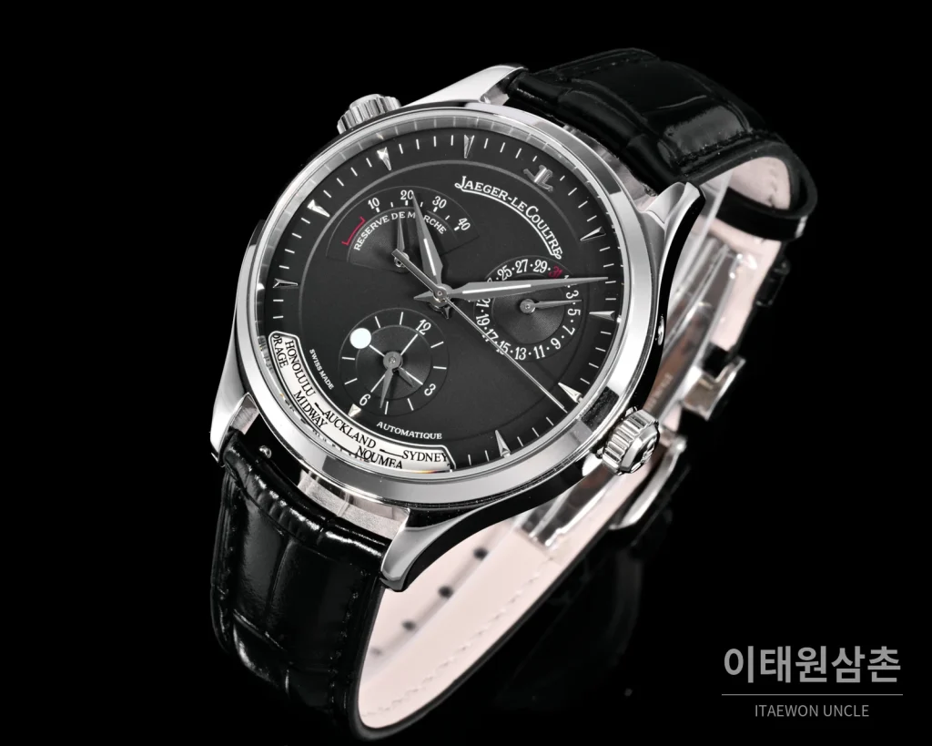 예거르쿨트르 마스터 지오그래픽 스틸 듀얼타임 오토매틱 42mm Q1428421 그레이 다이얼 블랙 가죽 스트랩