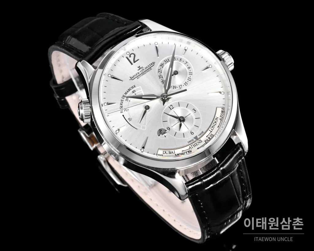예거르쿨트르 마스터 지오그래픽 스틸 듀얼타임 오토매틱 42mm Q1428421 실버 다이얼 블랙 가죽 스트랩