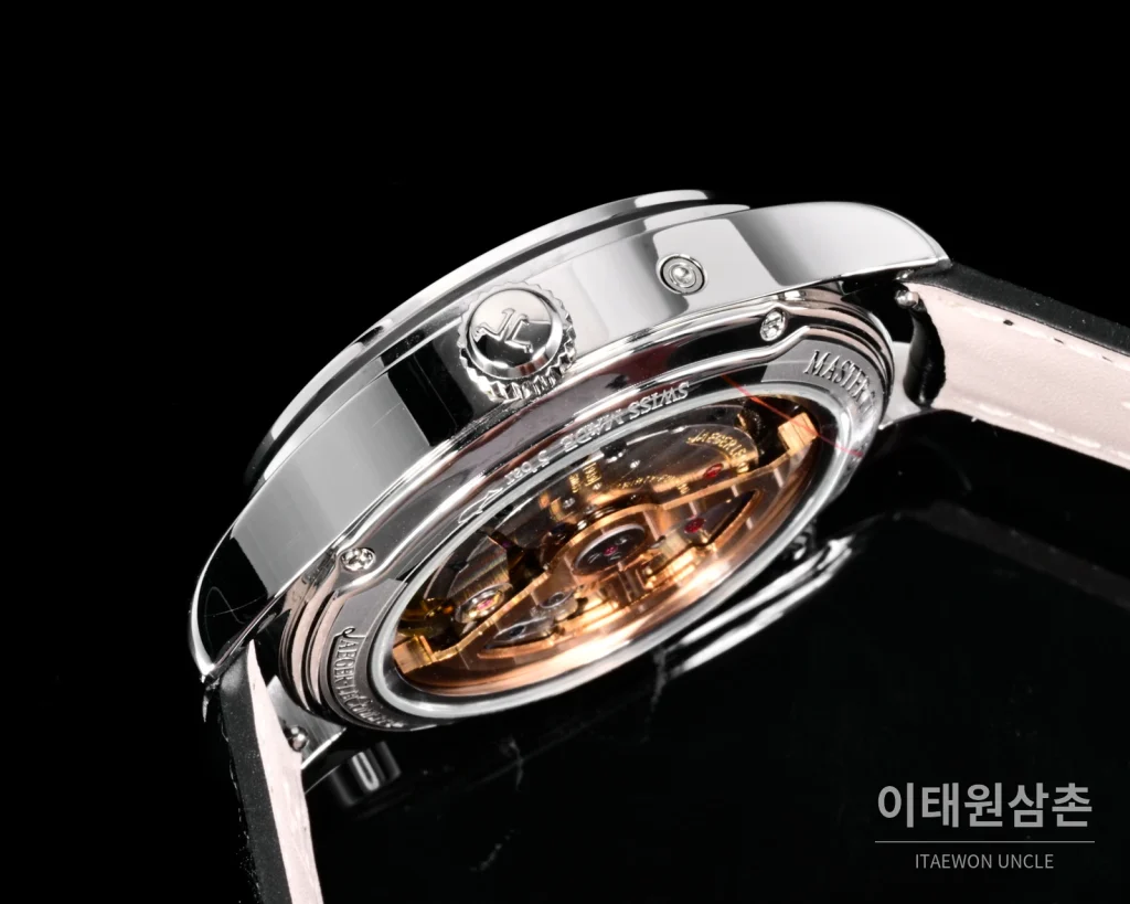 예거르쿨트르 마스터 지오그래픽 스틸 듀얼타임 오토매틱 42mm Q1428421 그레이 다이얼 블랙 가죽 스트랩