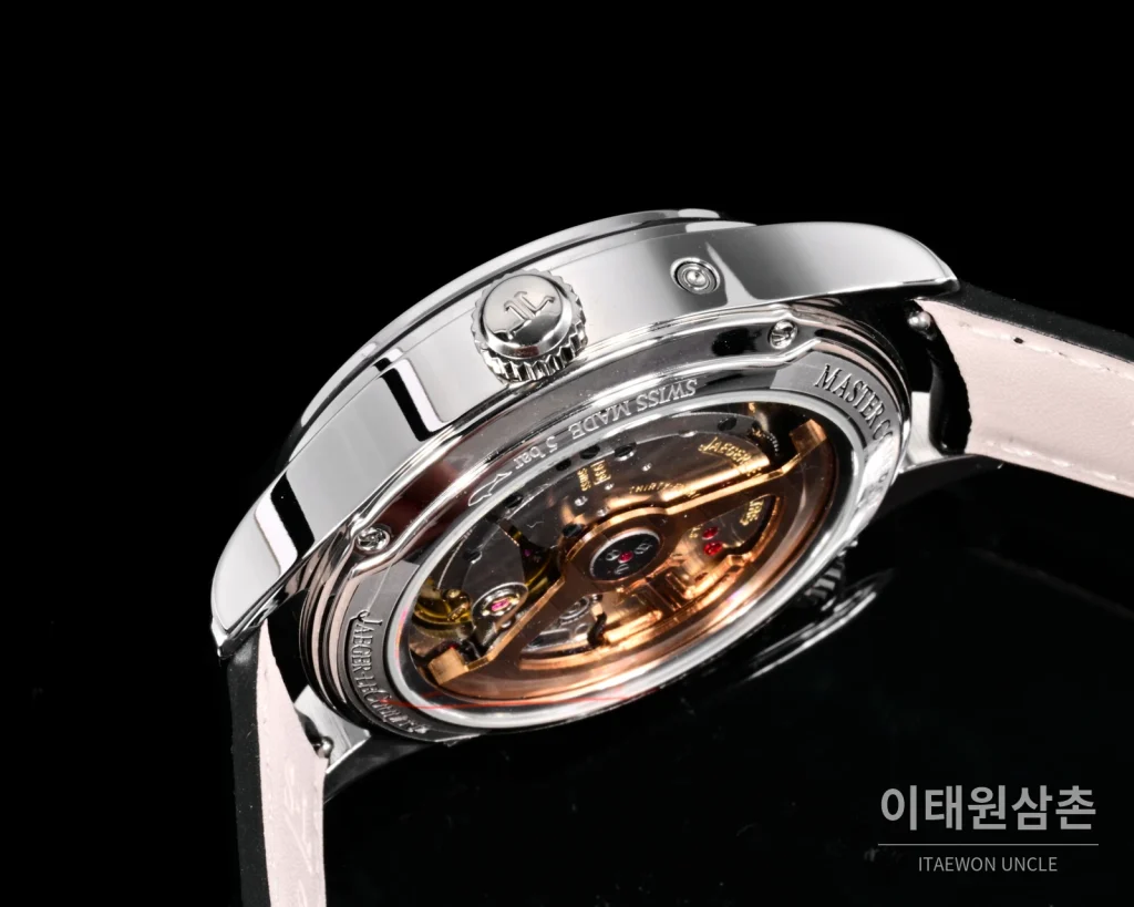 예거르쿨트르 마스터 지오그래픽 스틸 듀얼타임 오토매틱 42mm Q1428421 실버 다이얼 블랙 가죽 스트랩