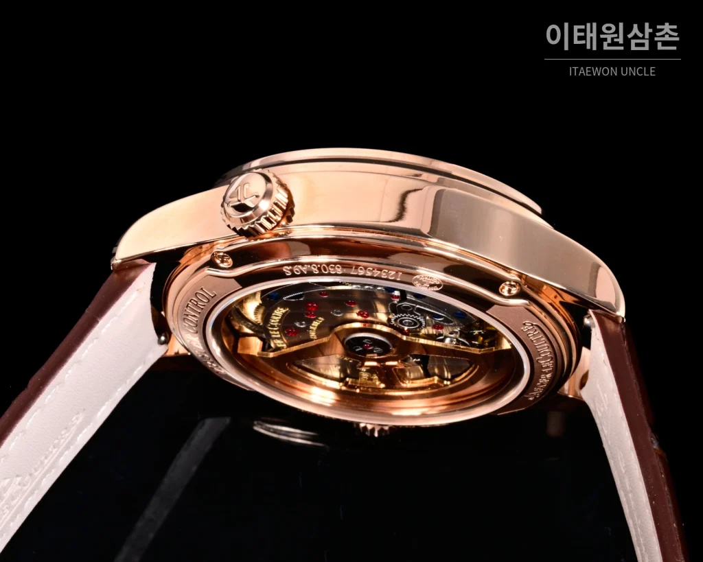 예거르쿨트르 마스터 지오그래픽 스틸 듀얼타임 오토매틱 42mm Q1428421 화이트 다이얼 브라운 가죽 스트랩