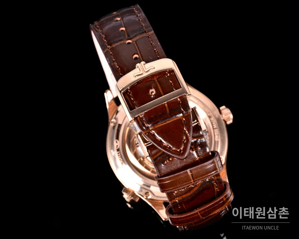 예거르쿨트르 마스터 지오그래픽 스틸 듀얼타임 오토매틱 42mm Q1428421 화이트 다이얼 브라운 가죽 스트랩