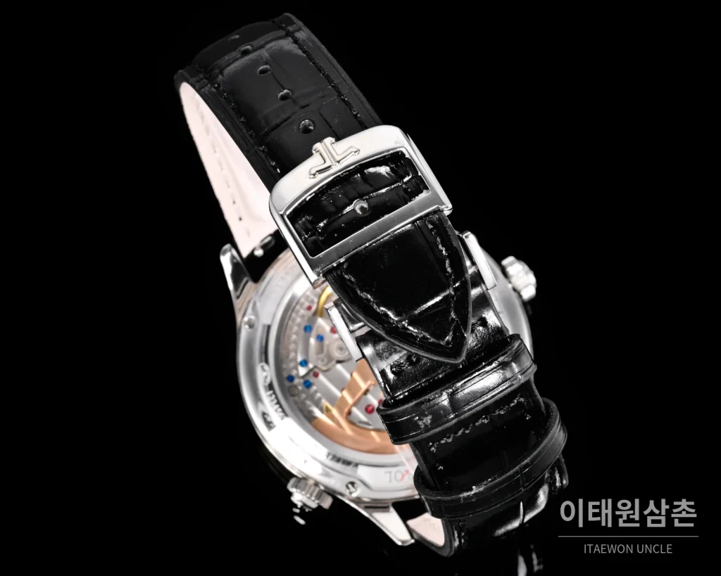 예거르쿨트르 마스터 지오그래픽 스틸 듀얼타임 오토매틱 42mm Q1428421 그레이 다이얼 블랙 가죽 스트랩