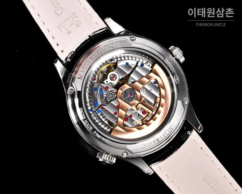예거르쿨트르 마스터 지오그래픽 스틸 듀얼타임 오토매틱 42mm Q1428421 화이트 다이얼 블랙 가죽 스트랩 (2)