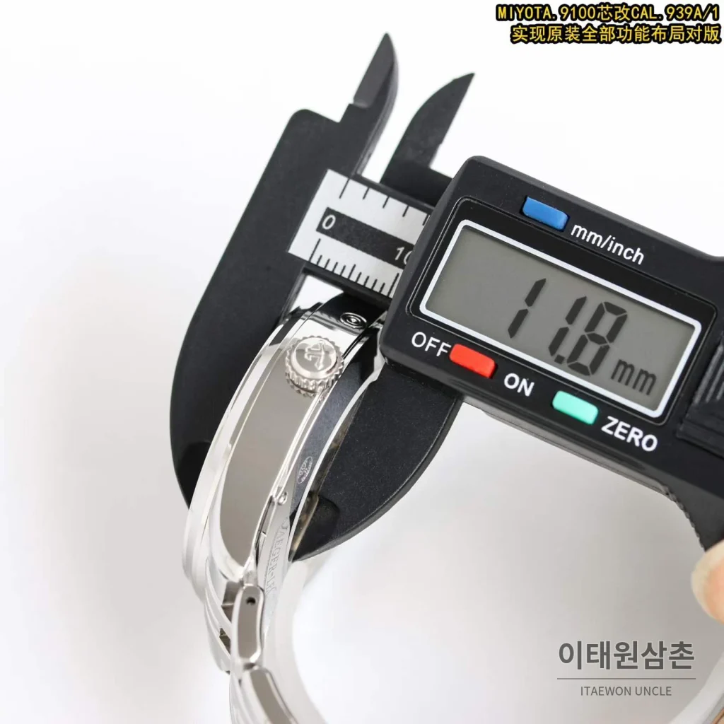 예거르쿨트르 마스터 지오그래픽 스틸 월드타임 오토매틱 화이트 다이얼 시계 39mm