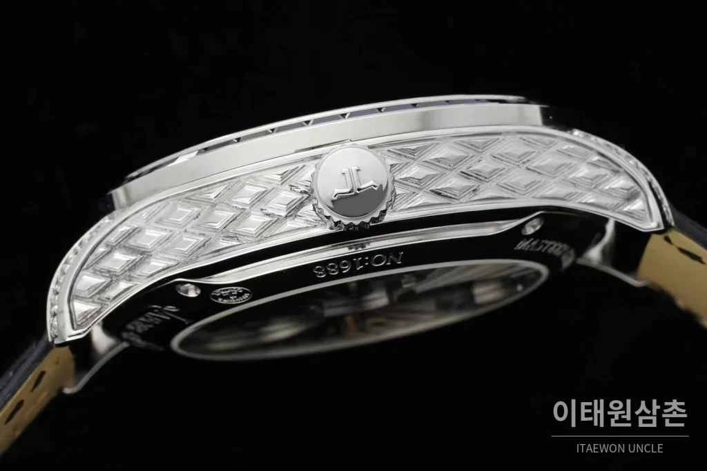 예거르쿨트르 마스터 스틸 블루아벤츄린 오비탈투르비옹 수동 43mm 네이비 다이얼 블랙 가죽 스트랩 블루 베젤