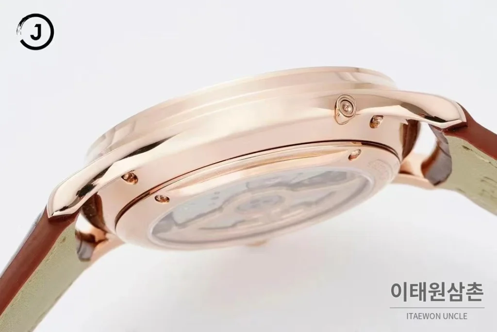 예거르쿨트르 마스터 스틸 퍼페추얼캘린더 실버다이얼 오토매틱 39mm 브라운 가죽 스트랩