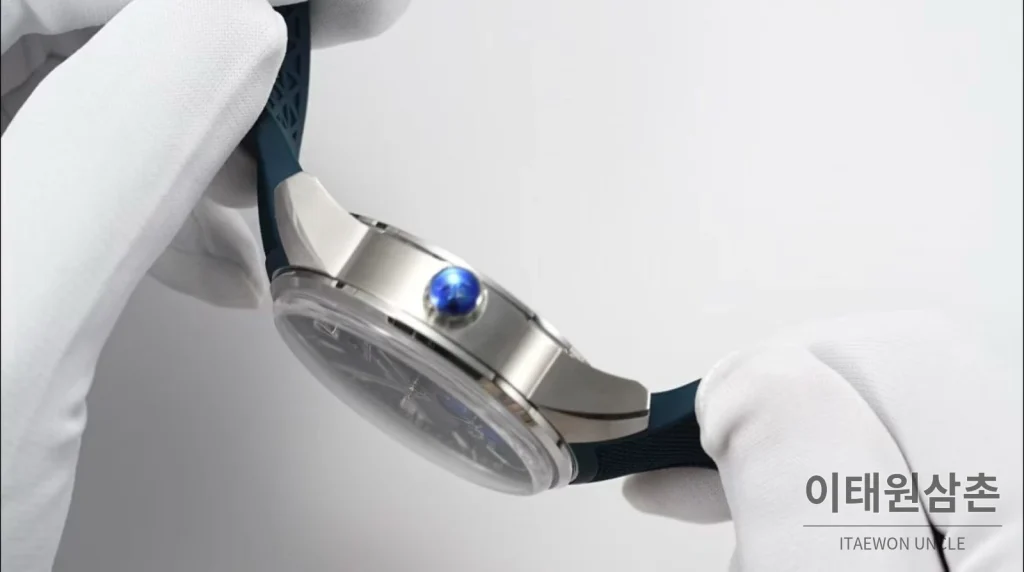 예거르쿨트르 폴라리스 지오그래픽 그레이 월드타임 오토매틱 42mm AP13 블루 다이얼