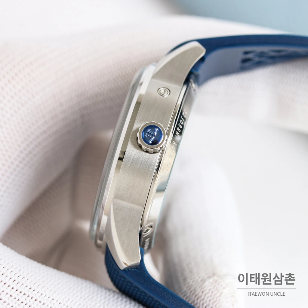 예거르쿨트르 폴라리스 지오그래픽 월드타임 오토매틱 42mm 네이비 다이얼 블루 러버 스트랩