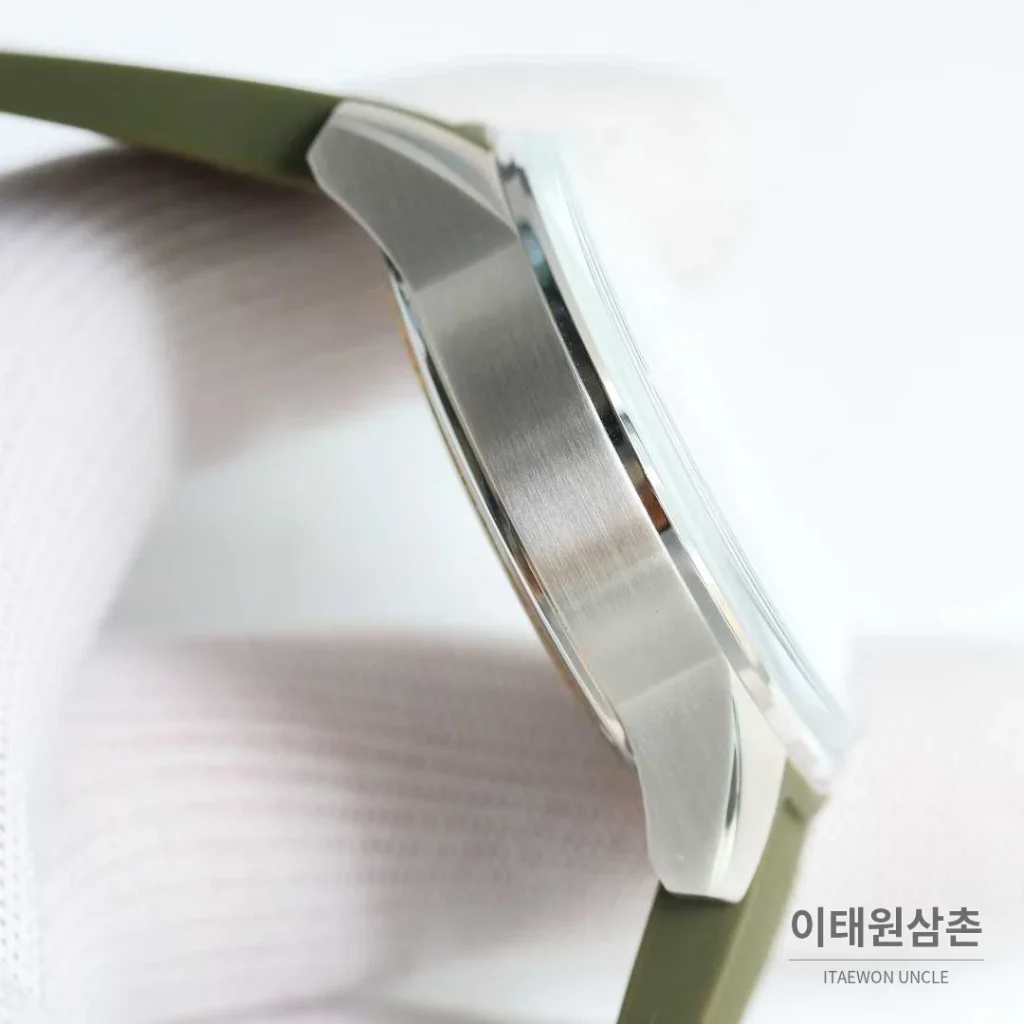 예거르쿨트르 폴라리스 러버밴드 블랙다이얼 데이트 오토매틱 42mm 블루 베젤