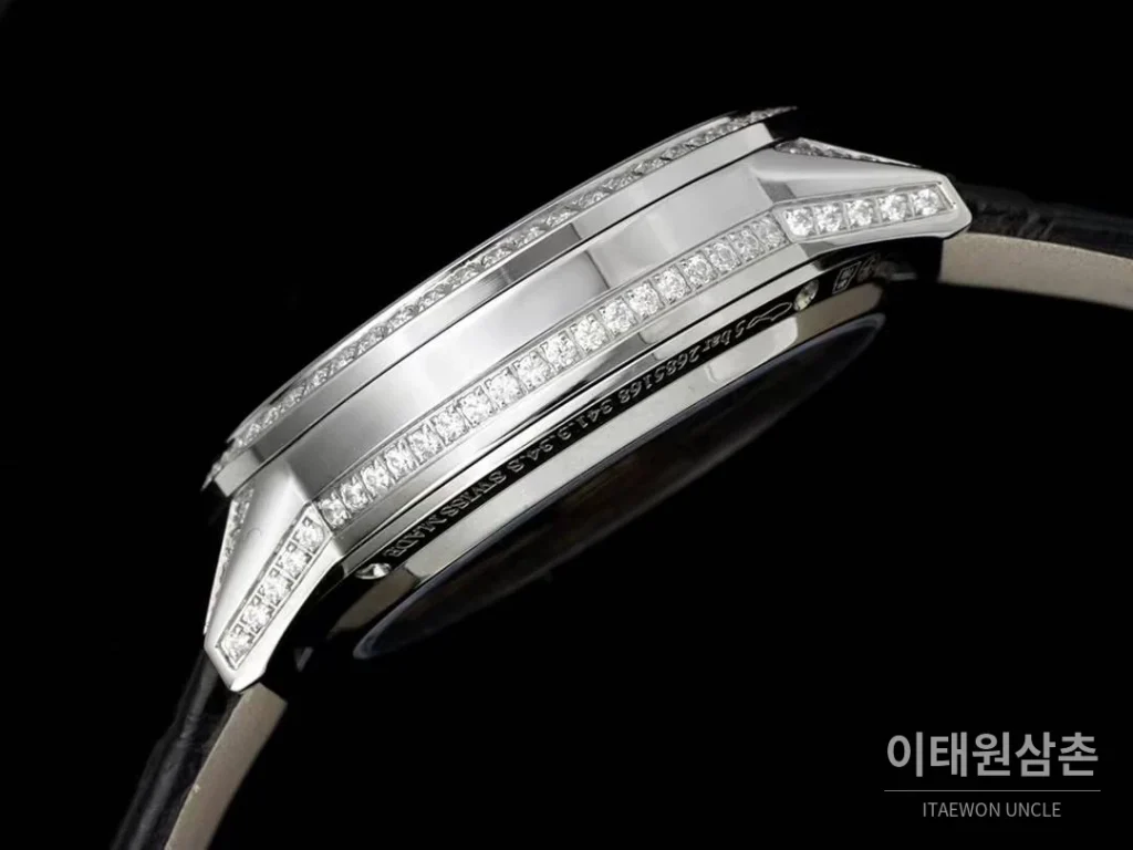 예거르쿨트르 랑데부 투르비옹 다이아몬드 자개다이얼 오토매틱 39mm 블랙 가죽 스트랩