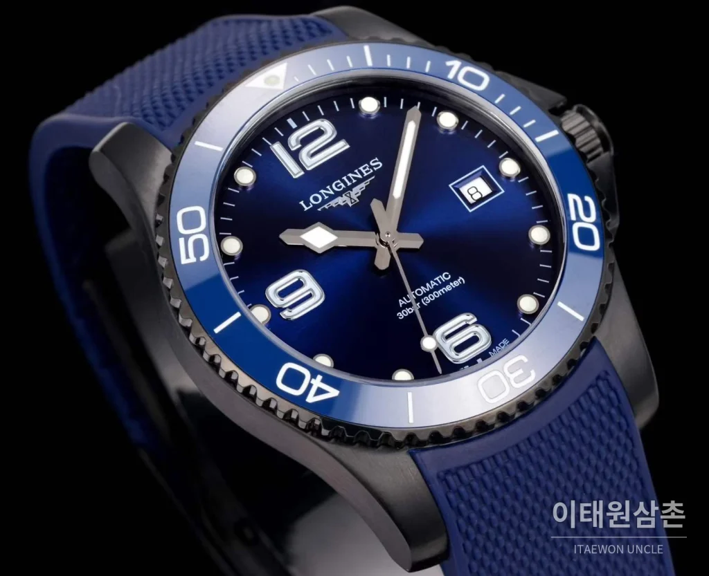 론진 콘퀘스트 세라믹 베젤 다이버 콘퀘스트 오토매틱 41mm 블랙 네이비 러버 스트랩