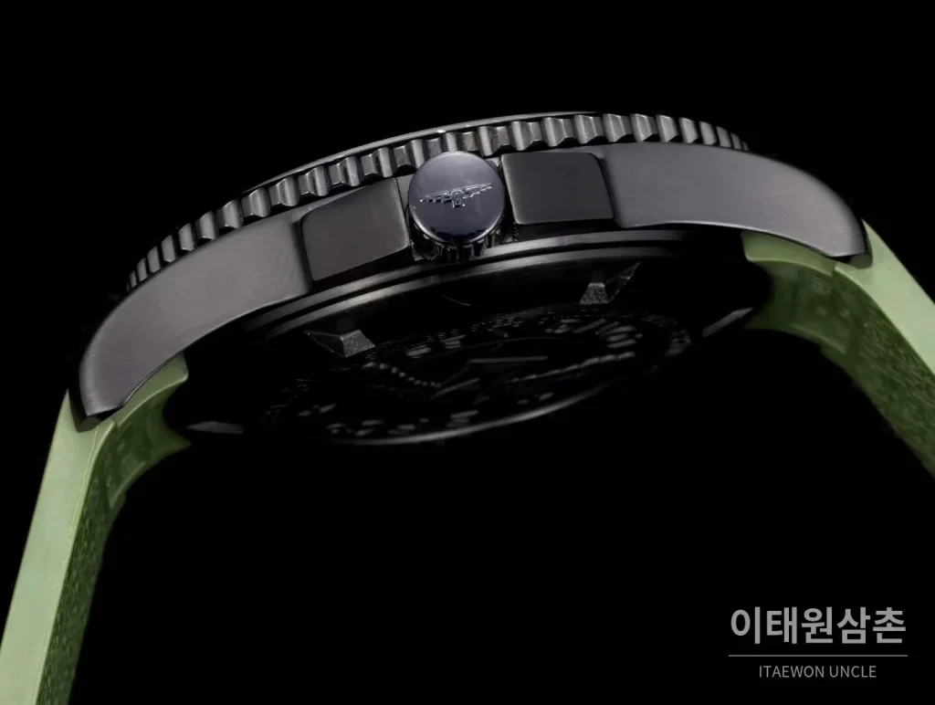 론진 콘퀘스트 세라믹 베젤 다이버 콘퀘스트 오토매틱 41mm 블랙 그린 러버 스트랩