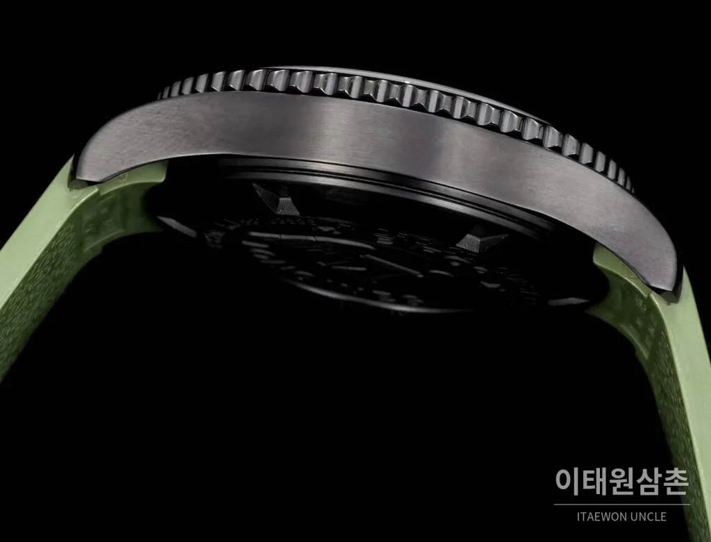 론진 콘퀘스트 세라믹 베젤 다이버 콘퀘스트 오토매틱 41mm 블랙 그린 러버 스트랩