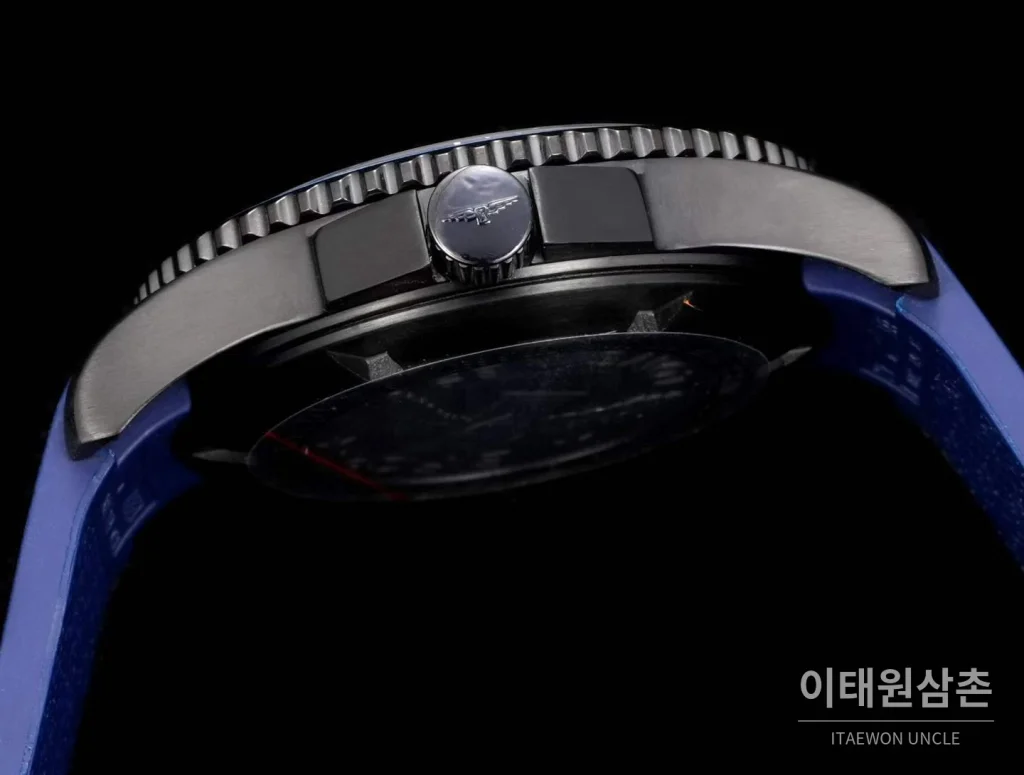 론진 콘퀘스트 세라믹 베젤 다이버 콘퀘스트 오토매틱 41mm 블랙 네이비 러버 스트랩
