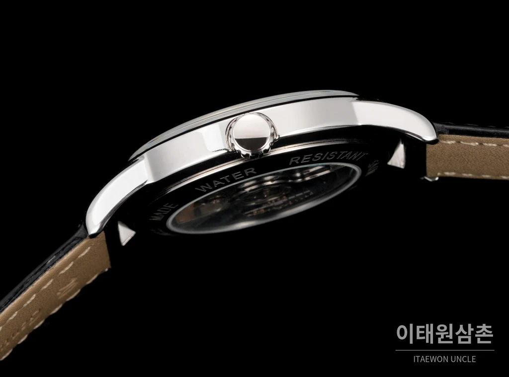 론진 콘퀘스트 헤리티지 센트럴 파워 리저브 핑크 다이얼 가죽 스트랩 시계 40mm