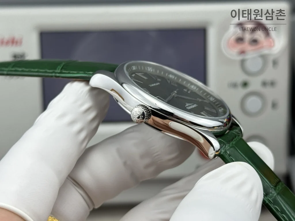 론진 마스터컬렉션 실버로만다이얼 오토매틱 40mm 스틸 브레이슬릿 (3)