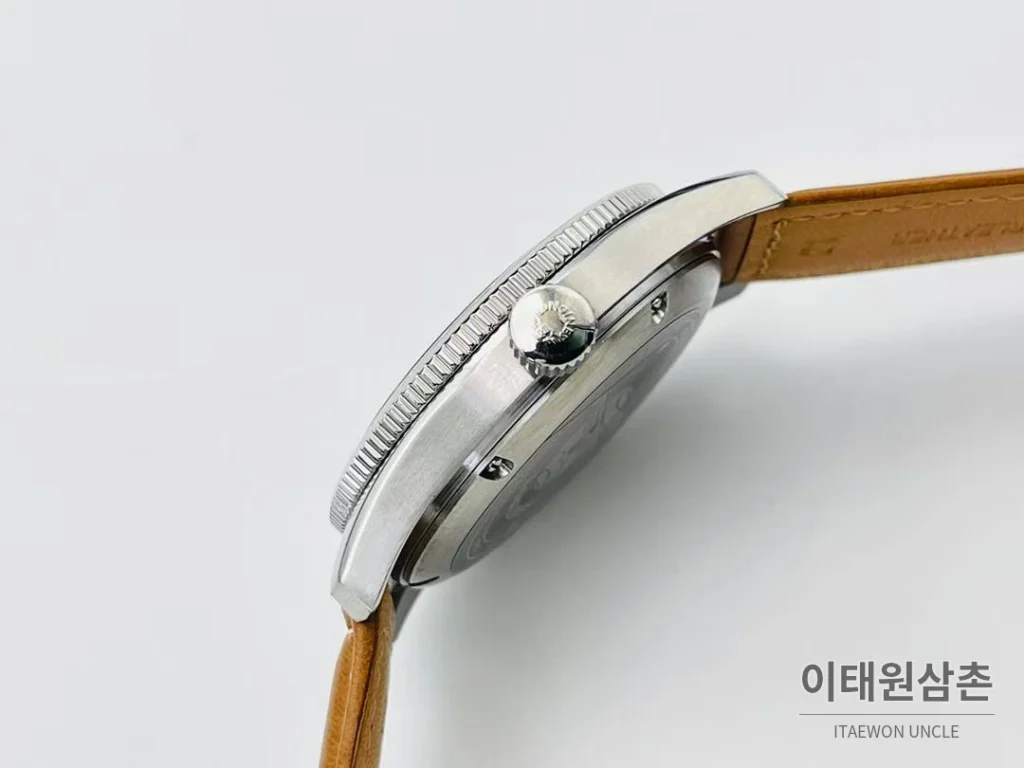 론진 스피릿 Zulu Time GMT 세라믹 베젤 블랙다이얼 오토매틱 42mm 브라운 가죽 스트랩
