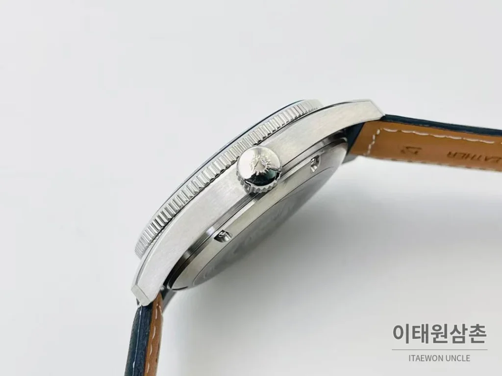 론진 스피릿 Zulu Time GMT 세라믹 베젤 블랙다이얼 오토매틱 42mm 네이비 가죽 스트랩