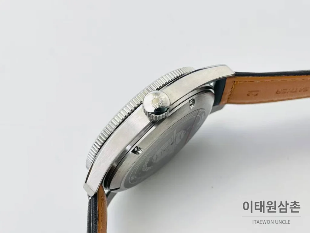 론진 스피릿 Zulu Time GMT 세라믹 베젤 블랙다이얼 오토매틱 42mm 블랙 가죽 스트랩