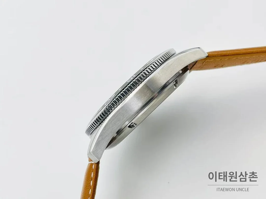 론진 스피릿 Zulu Time GMT 세라믹 베젤 블랙다이얼 오토매틱 42mm 브라운 가죽 스트랩