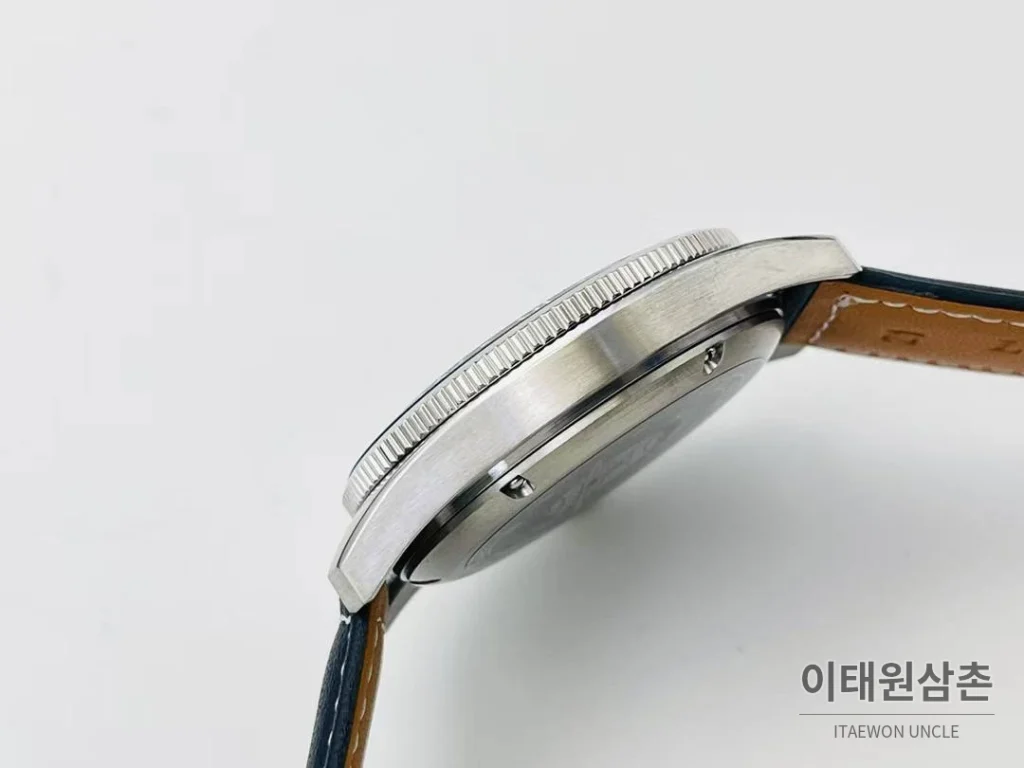 론진 스피릿 Zulu Time GMT 세라믹 베젤 블랙다이얼 오토매틱 42mm 네이비 가죽 스트랩