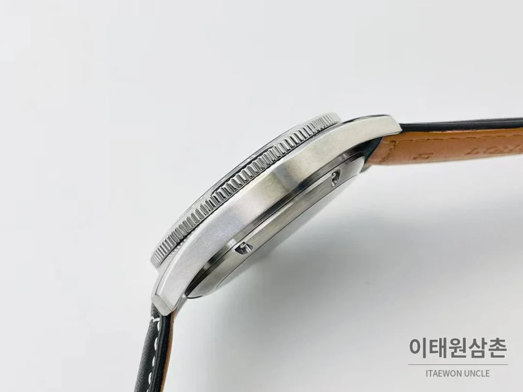 론진 스피릿 Zulu Time GMT 세라믹 베젤 블랙다이얼 오토매틱 42mm 블랙 가죽 스트랩