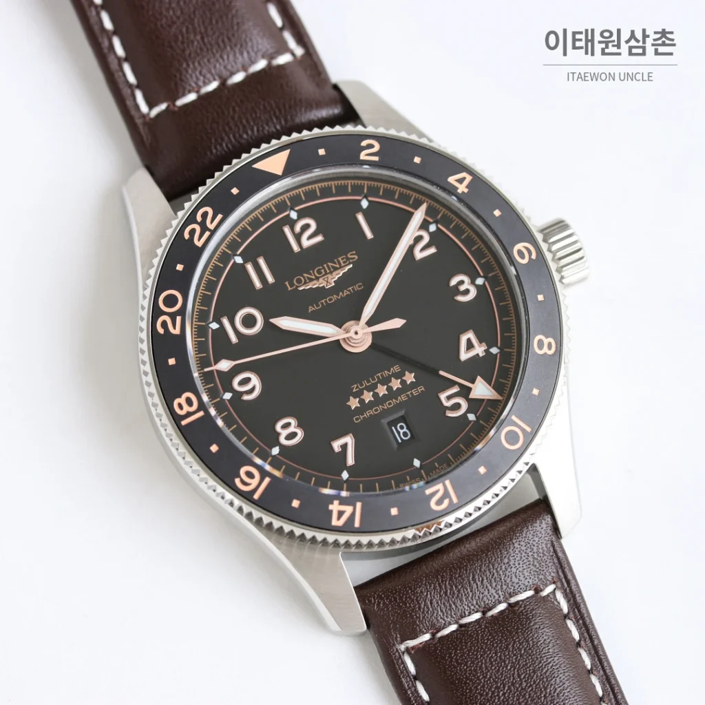 론진 스피릿 줄루타임 세라믹베젤 GMT 오토매틱 42mm 블랙 다이얼 브라운 가죽 스트랩 (2)