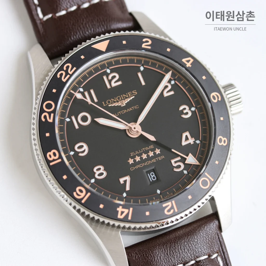 론진 스피릿 줄루타임 세라믹베젤 GMT 오토매틱 42mm 블랙 다이얼 브라운 가죽 스트랩 (2)