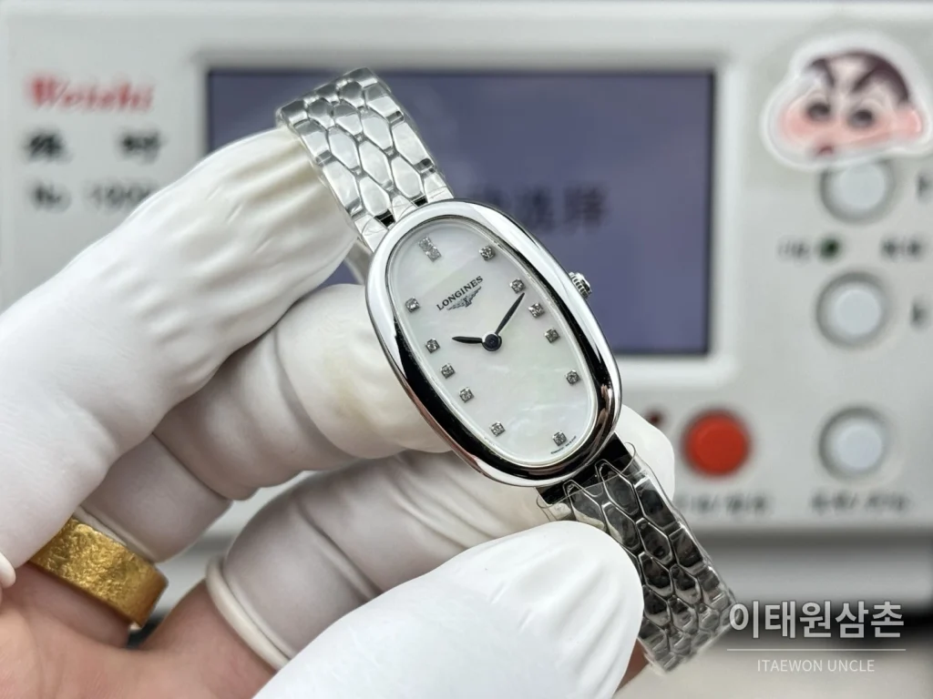 론진 심포네트 미니 스테인리스 타원 케이스 화이트다이얼 쿼츠 25mm 화이트 / 실버