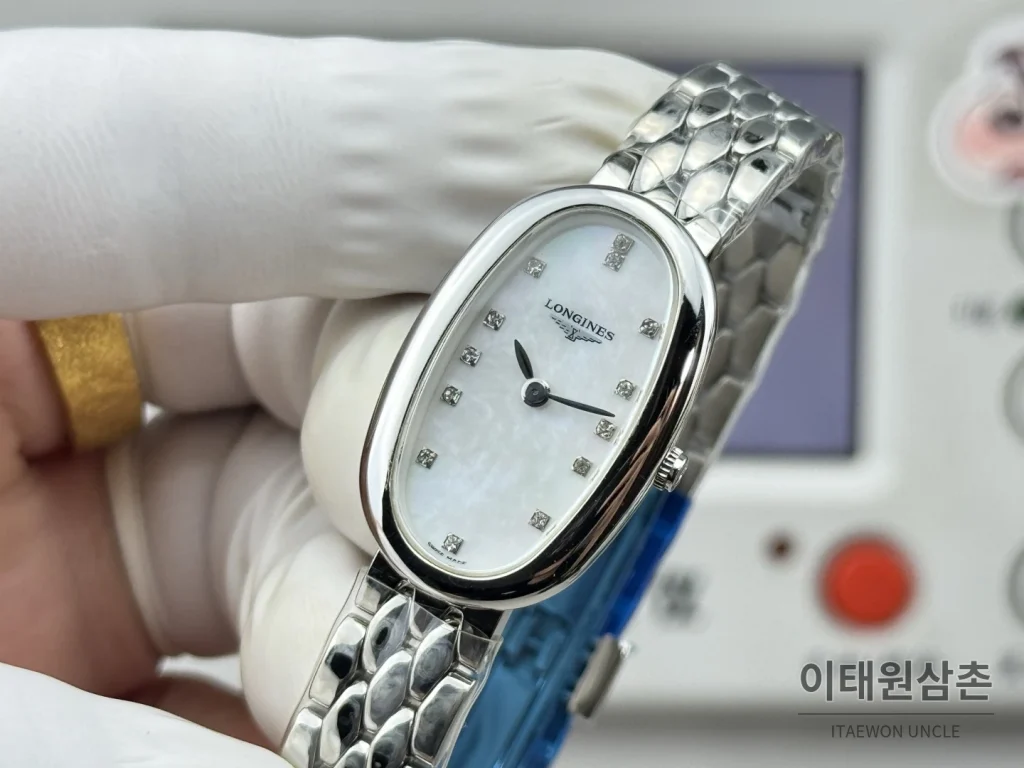 론진 심포네트 미니 스테인리스 타원 케이스 화이트다이얼 쿼츠 25mm 화이트 / 실버