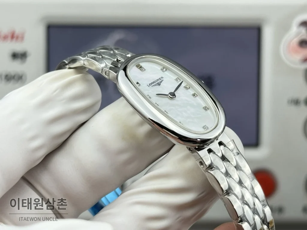 론진 심포네트 미니 스테인리스 타원 케이스 화이트다이얼 쿼츠 25mm 화이트 / 실버