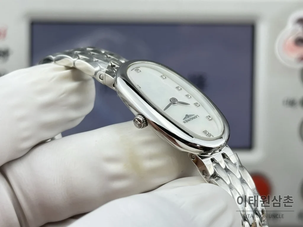 론진 심포네트 미니 스테인리스 타원 케이스 화이트다이얼 쿼츠 25mm 화이트 / 실버
