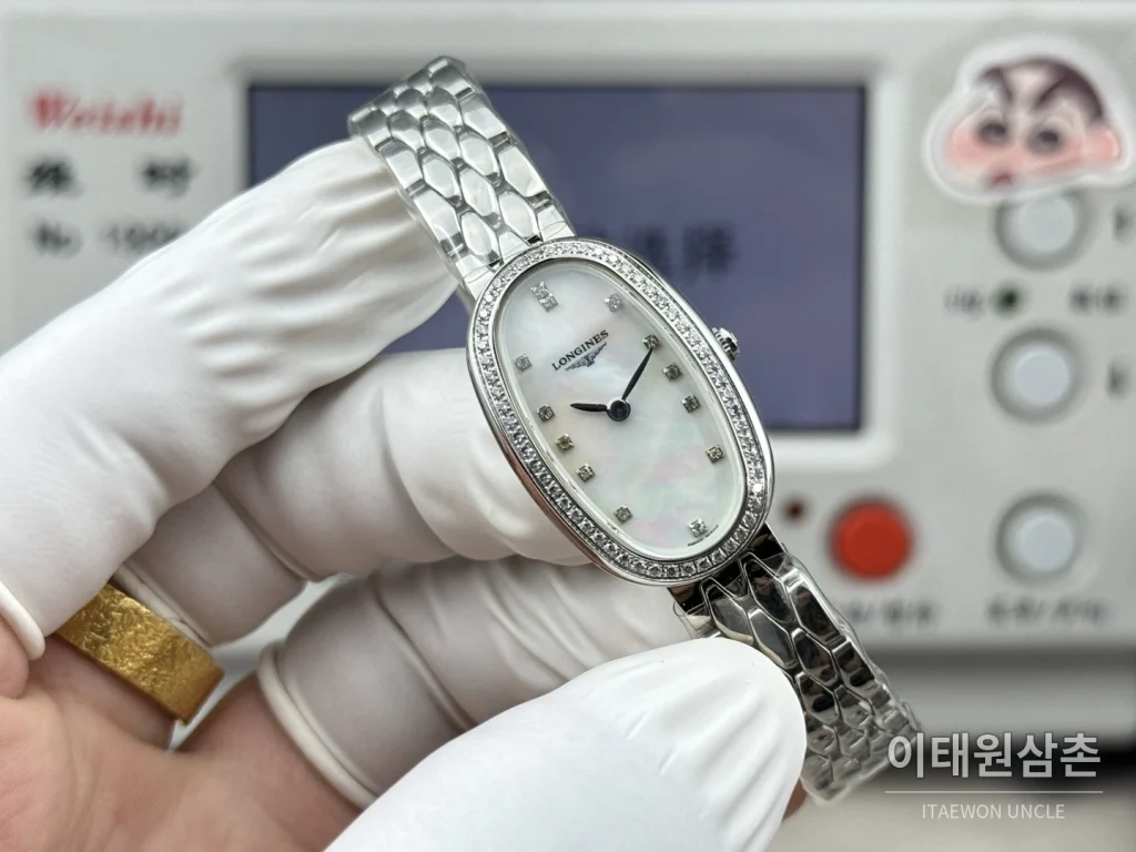 론진 심포네트 미니 스테인리스 타원형 화이트다이얼 쿼츠 25mm 화이트 / 실버
